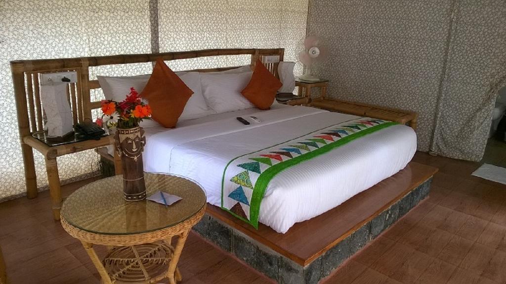 Hotel Bison Woods Yercaud Habitación foto