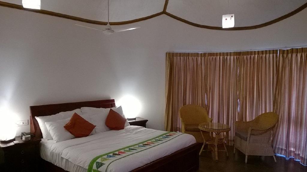 Hotel Bison Woods Yercaud Habitación foto